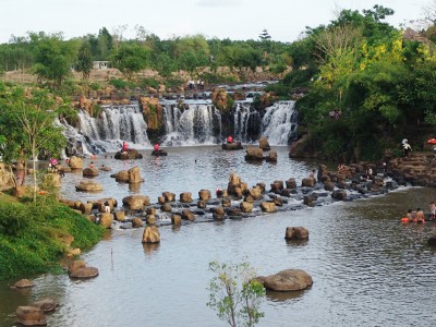 Thách Giang Điền